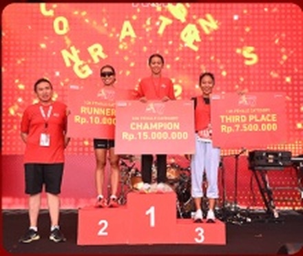 Podium Pemenang 10K Kategori Putri